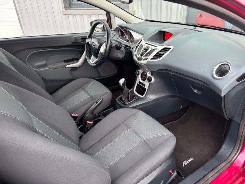 FORD FIESTA 1.25i TITANIUM 82CV 