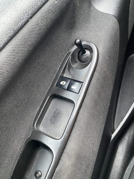 PEUGEOT 207 1.4 HDI 70 EXECUTIVE 2008