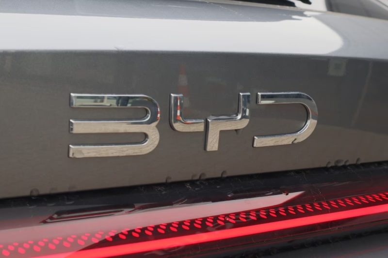 BYD SEAL U DM-I DESIGN AWD 324 CH — 4×4 — PANO — HUD — 360° — CUIR — VÉHICULE NEUF