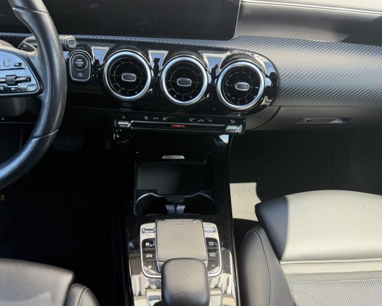 Mercedes Classe A 180 D 116CH - BOITE AUTOMATIQUE - Progressive Line 7G-DCT - ENTRETIEN COMPLET