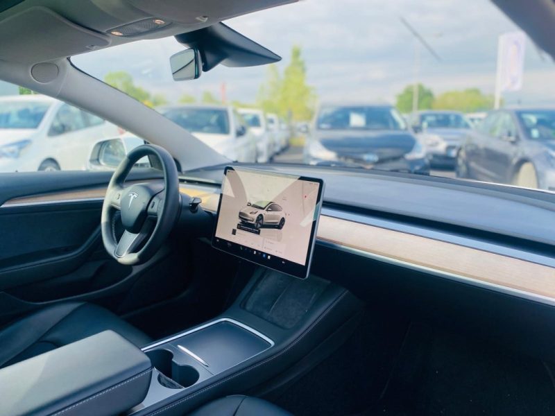 TESLA MODEL 3 STANDARD RWD PLUS MY22 / Autopilot