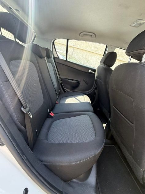 HYUNDAI I20 1.1 CRDI75 PACK INVENTIVE Très Bon Etat 