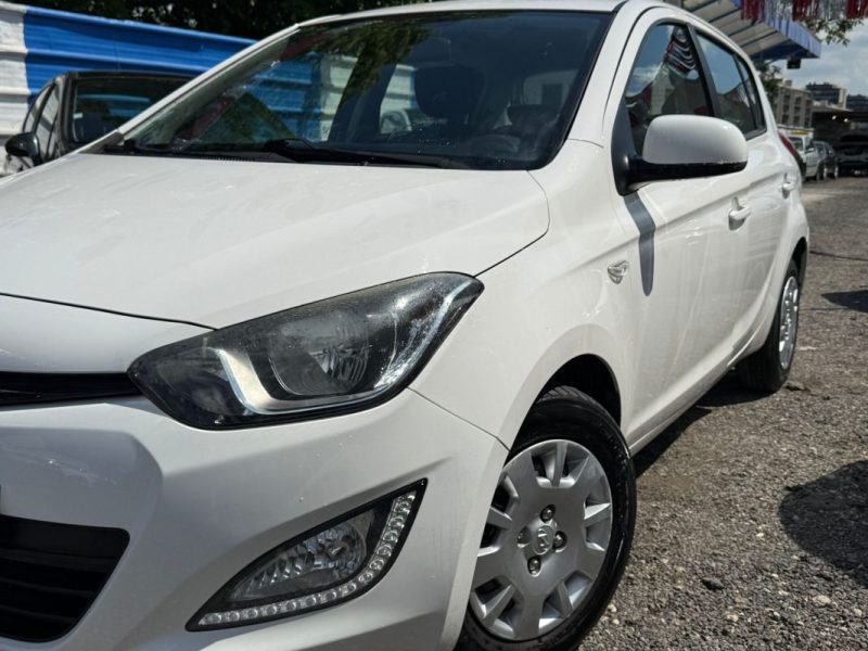 HYUNDAI I20 1.1 CRDI75 PACK INVENTIVE Très Bon Etat 