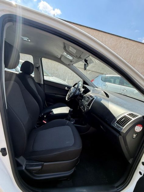 HYUNDAI I20 1.1 CRDI75 PACK INVENTIVE Très Bon Etat 