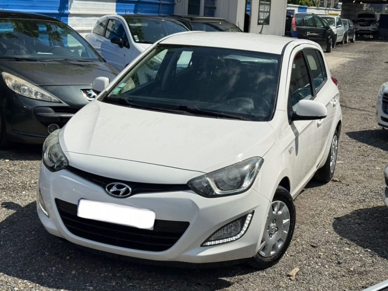 HYUNDAI I20 1.1 CRDI75 PACK INVENTIVE Très Bon Etat 