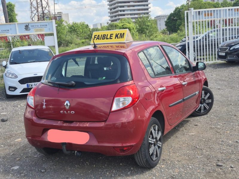RENAULT Clio  III 5 Portes Phase 2 1.2 i 16V eco2 75 cv