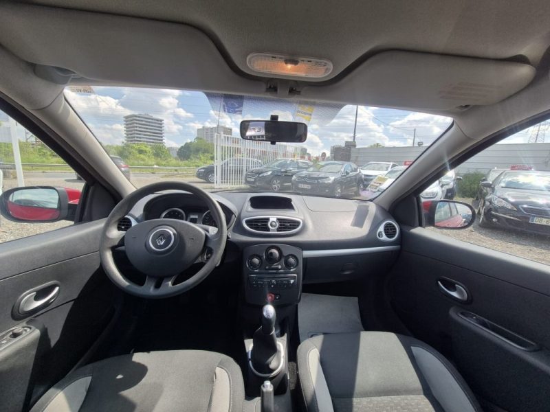 RENAULT Clio  III 5 Portes Phase 2 1.2 i 16V eco2 75 cv
