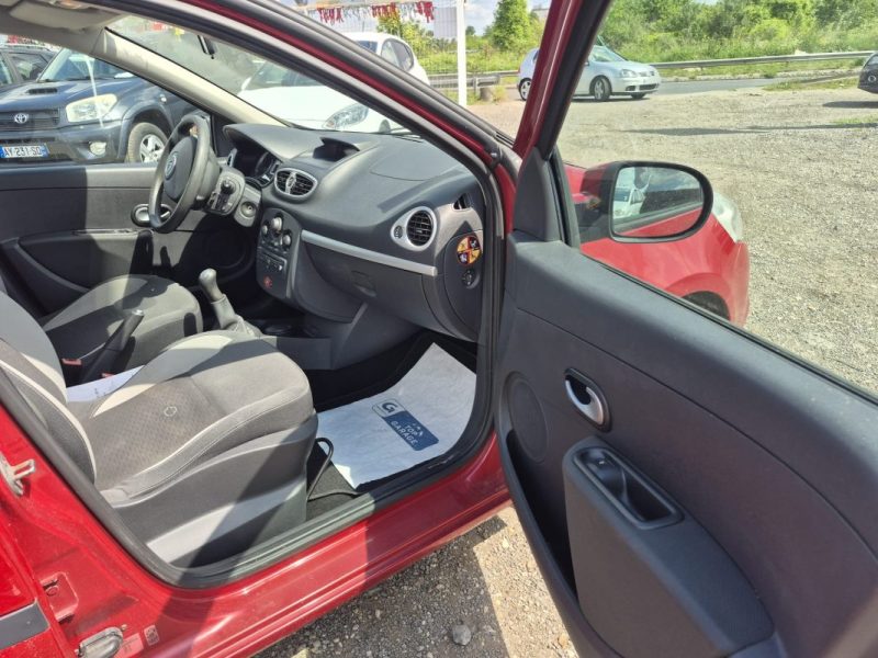 RENAULT Clio  III 5 Portes Phase 2 1.2 i 16V eco2 75 cv