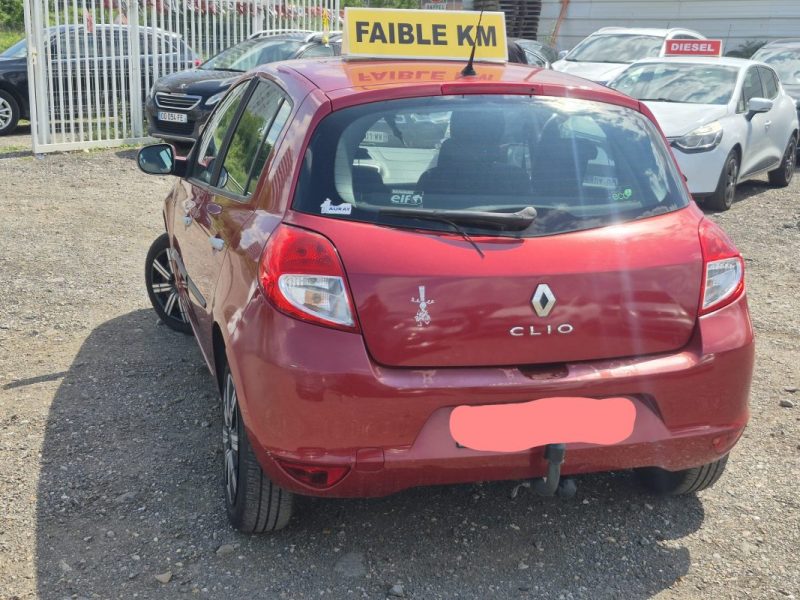 RENAULT Clio  III 5 Portes Phase 2 1.2 i 16V eco2 75 cv