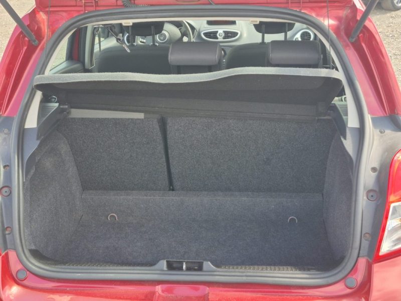RENAULT Clio  III 5 Portes Phase 2 1.2 i 16V eco2 75 cv