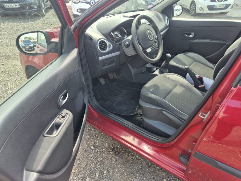 RENAULT Clio  III 5 Portes Phase 2 1.2 i 16V eco2 75 cv