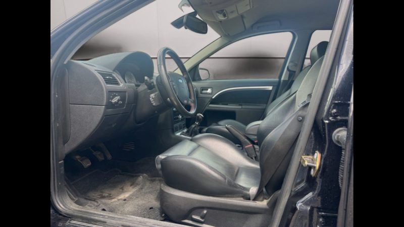 FORD MONDEO ST 220 3.0 L V6 226 ch