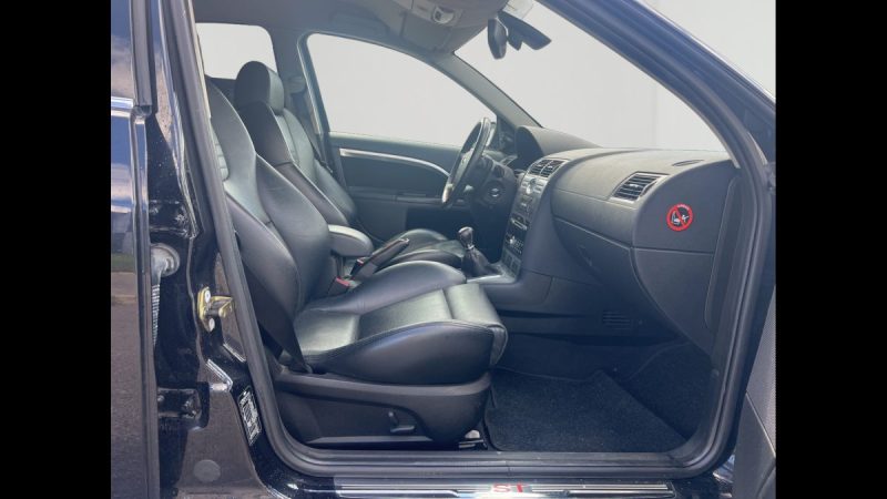 FORD MONDEO ST 220 3.0 L V6 226 ch