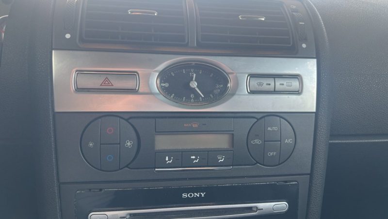 FORD MONDEO ST 220 3.0 L V6 226 ch