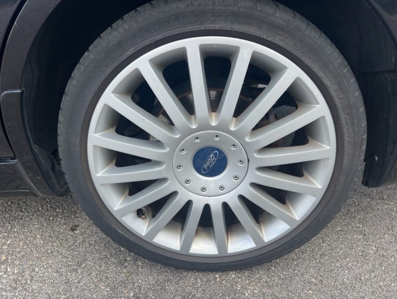 FORD MONDEO ST 220 3.0 L V6 226 ch