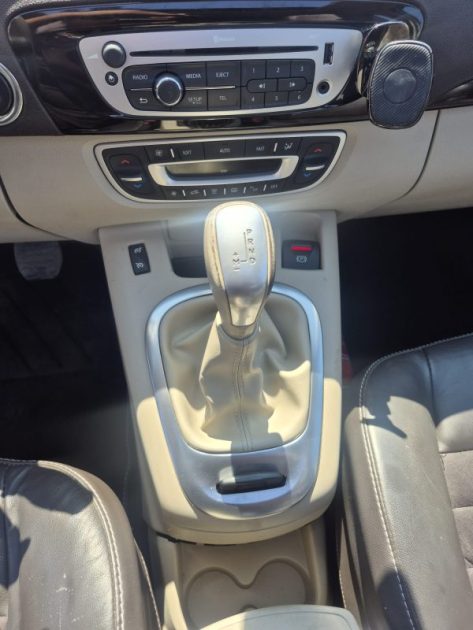 ENAULT Scénic III Phase 2 1.5 dCi FAP EDC 6 110 cv Boîte auto2013