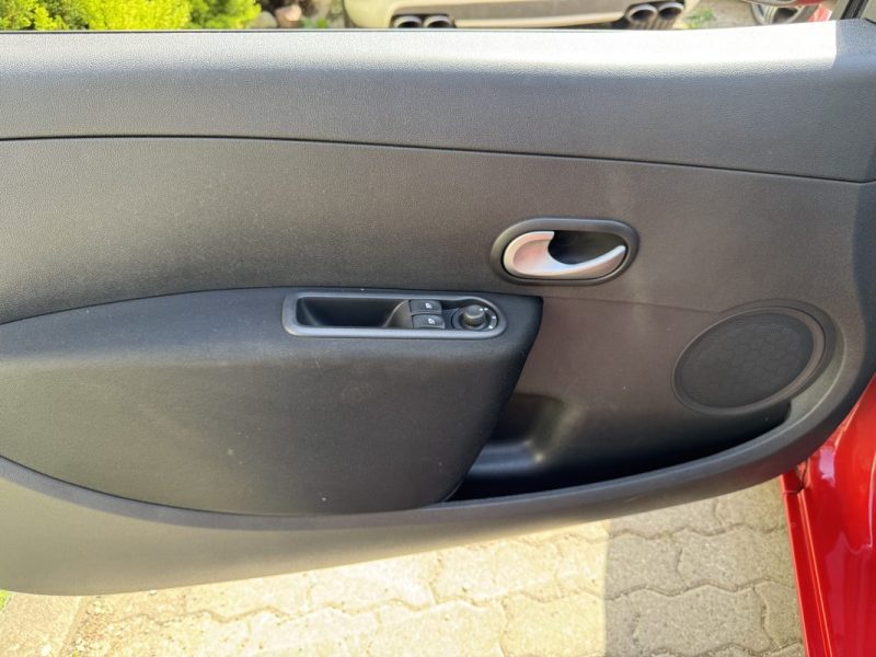 Renault Clio 3 restylée Collection 1.2i 16v 75cv Zen GARANTIE 12 MOIS 