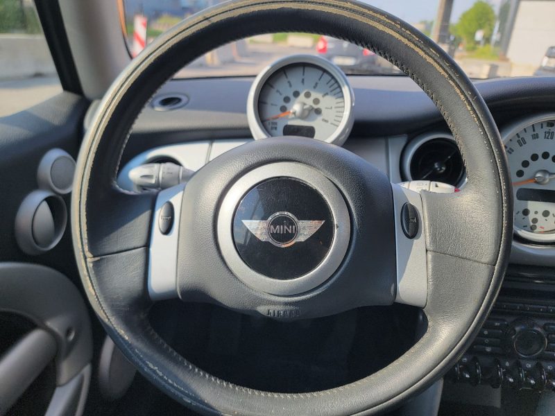 MINI MINI COOPER 1,6 ESSENCE 115CH 2002
