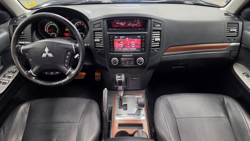 MITSUBISHI PAJERO 3.2 DI-D 200 INSTYLE AWD 7-PLACES*CUIR*CAMERA*TOIT O.*