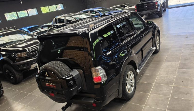 MITSUBISHI PAJERO 3.2 DI-D 200 INSTYLE AWD 7-PLACES*CUIR*CAMERA*TOIT O.*