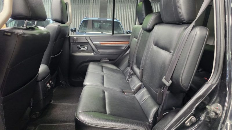 MITSUBISHI PAJERO 3.2 DI-D 200 INSTYLE AWD 7-PLACES*CUIR*CAMERA*TOIT O.*