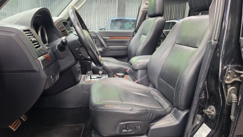 MITSUBISHI PAJERO 3.2 DI-D 200 INSTYLE AWD 7-PLACES*CUIR*CAMERA*TOIT O.*