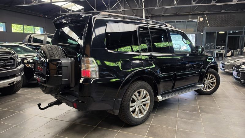 MITSUBISHI PAJERO 3.2 DI-D 200 INSTYLE AWD 7-PLACES*CUIR*CAMERA*TOIT O.*