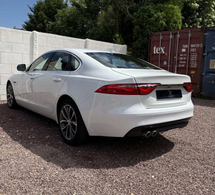 Jaguar XF 2.0d Prestige Limited Awd 180ch (Sièges Chauffants électrique | Caméra de recul) 