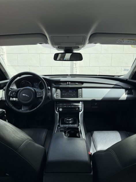 JAGUAR XF 2.0d PRESTIGE LIMITED AWD 180ch / SIÈGES ÉLECTRIQUES CHAUFFANT / CAMÉRA DE RECUL 