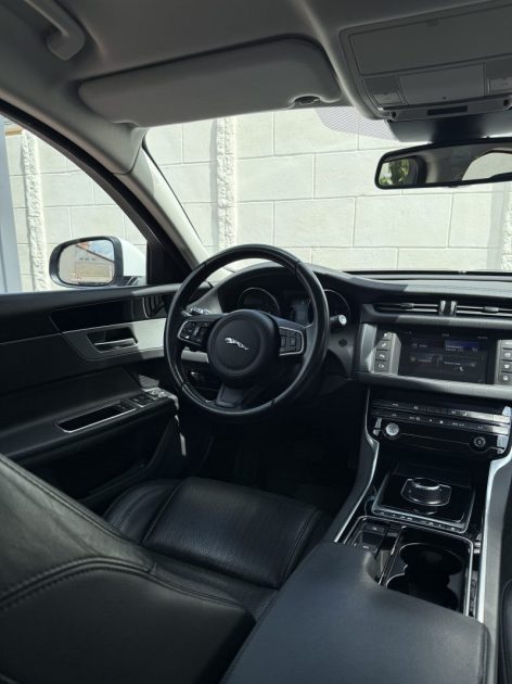 Jaguar XF 2.0d Prestige Limited Awd 180ch (Sièges Chauffants électrique | Caméra de recul) 