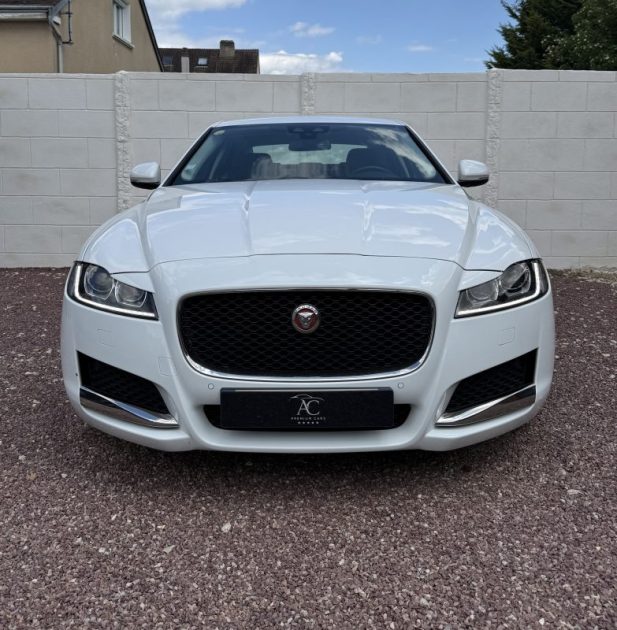 JAGUAR XF 2.0d PRESTIGE LIMITED AWD 180ch / SIÈGES ÉLECTRIQUES CHAUFFANT / CAMÉRA DE RECUL 