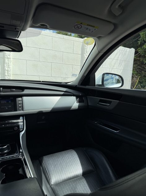 Jaguar XF 2.0d Prestige Limited Awd 180ch (Sièges Chauffants électrique | Caméra de recul) 