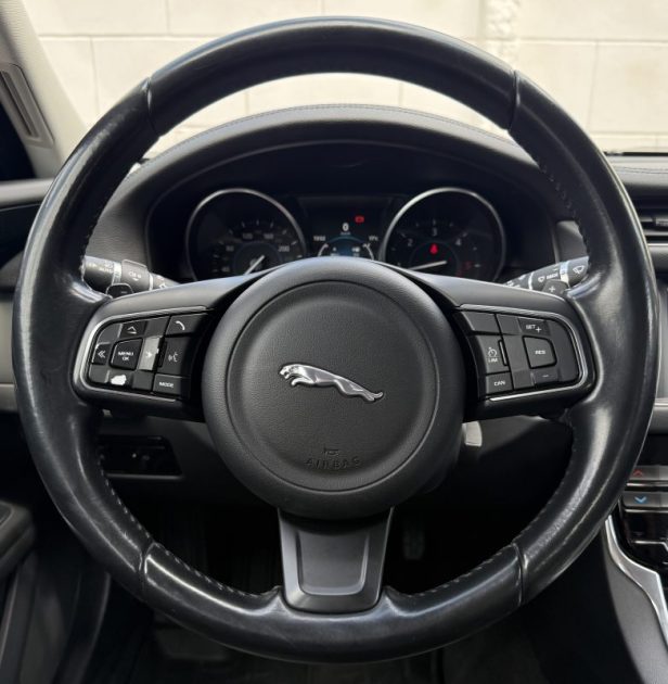 Jaguar XF 2.0d Prestige Limited Awd 180ch (Sièges Chauffants électrique | Caméra de recul) 