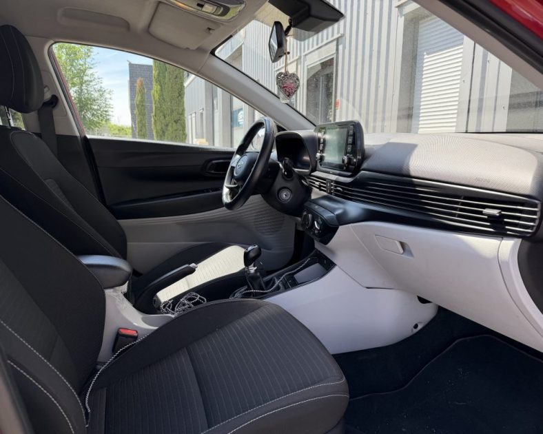 HYUNDAI I20 1.2 84CH INTUITIVE - CAMEMA DE RECUL - Apple CarPlay & Android Auto - Roue de secours