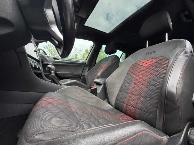 VOLKSWAGEN GOLF 7.5 GTI TCR 