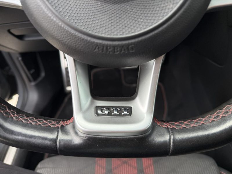 VOLKSWAGEN GOLF 7.5 GTI TCR 