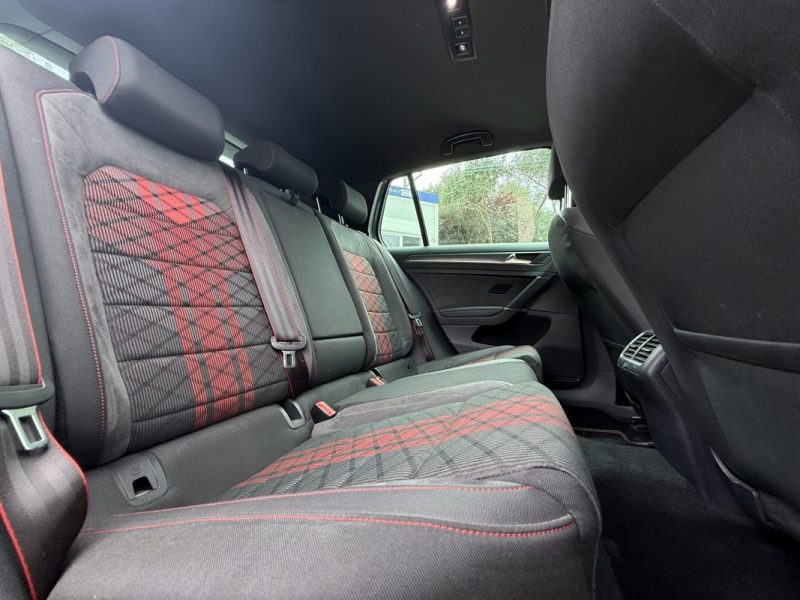 VOLKSWAGEN GOLF 7.5 GTI TCR 