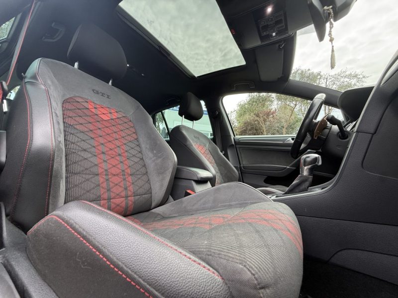 VOLKSWAGEN GOLF 7.5 GTI TCR 