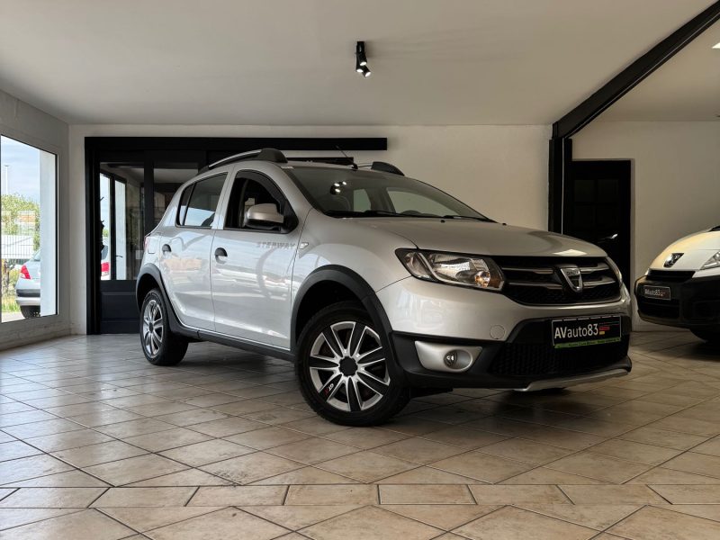DACIA  SANDERO  0.9 TCE 90CV - MOTEUR À CHAÎNE - GARANTIE 12 MOIS OU 15.000KM 2014