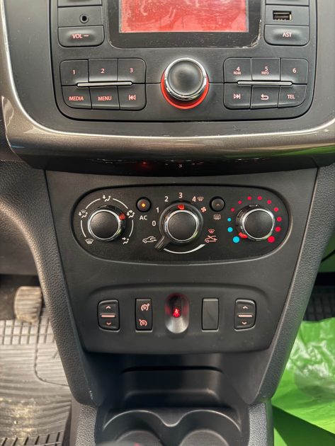DACIA  SANDERO  0.9 TCE 90CV - MOTEUR À CHAÎNE - GARANTIE 12 MOIS OU 15.000KM 2014