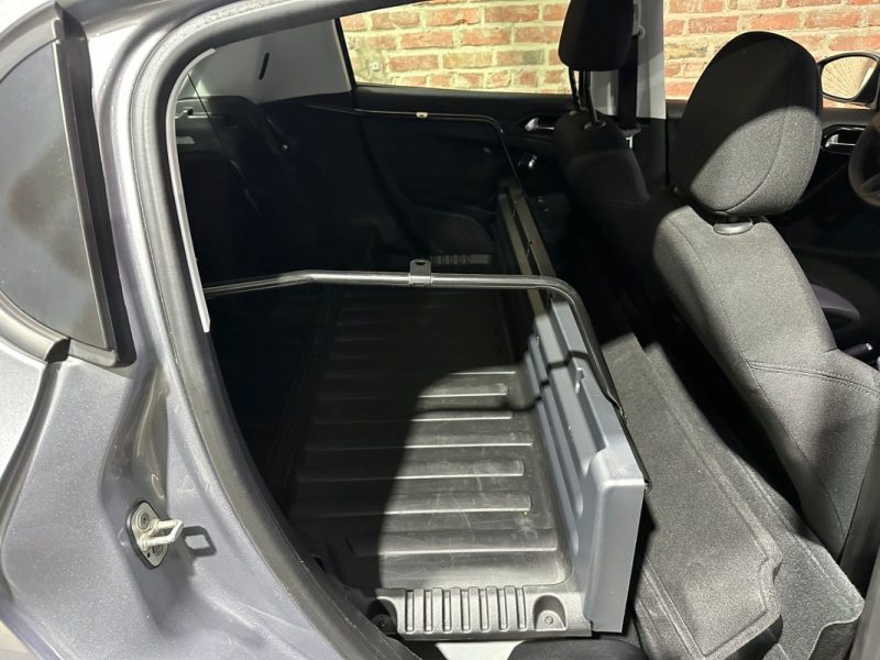PEUGEOT 208 1.5 BLUE-HDI PREMIUM PACK 102 CV 2020 Société 