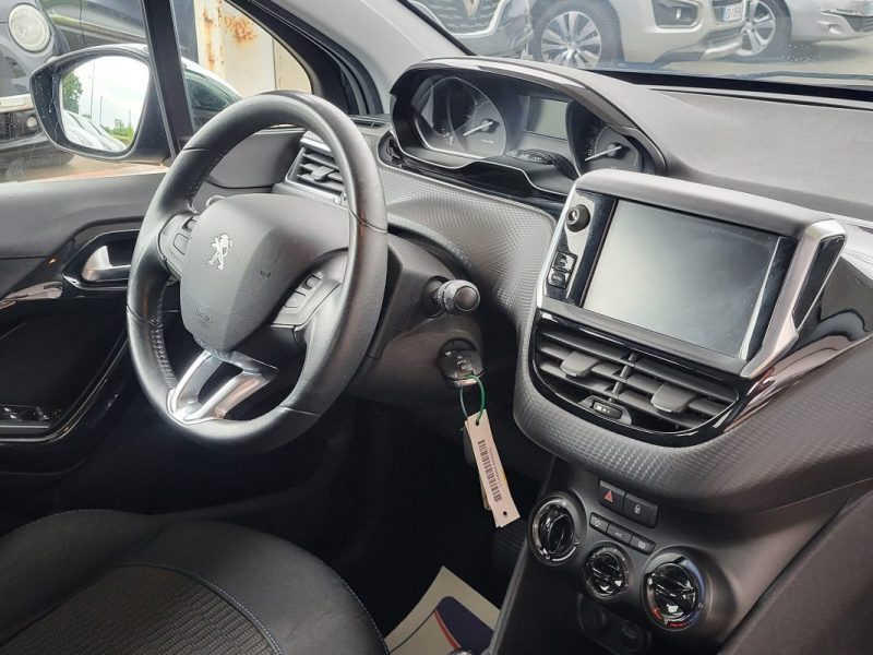 PEUGEOT 208 1.2 PURETECH 82CH E6.C SIGNATURE 5P 2019