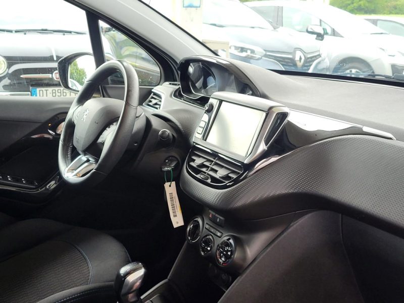 PEUGEOT 208 1.2 PURETECH 82CH E6.C SIGNATURE 5P 2019