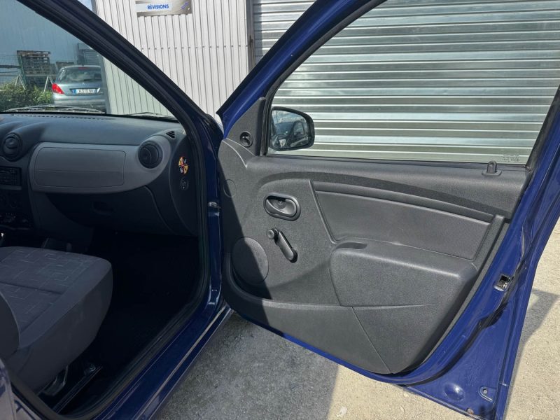 DACIA SANDERO 1.4  75CH BASIS 2009