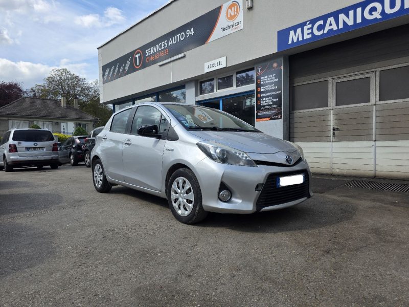 Toyota Yaris III 1.5 Hybride 2 PLACES Boite Automatique