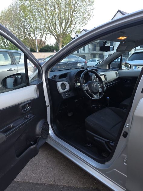 Toyota Yaris III 1.5 Hybride 2 PLACES Boite Automatique