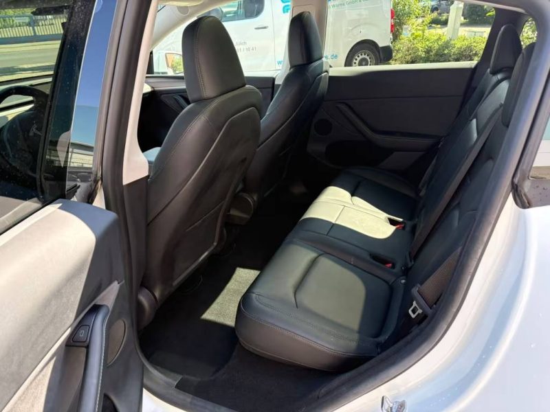 TESLA MODEL Y PERFORMANCE DUAL MOTOR AWD TOIT PANORAMA / CAM 360 / PERFORMANCE 2022