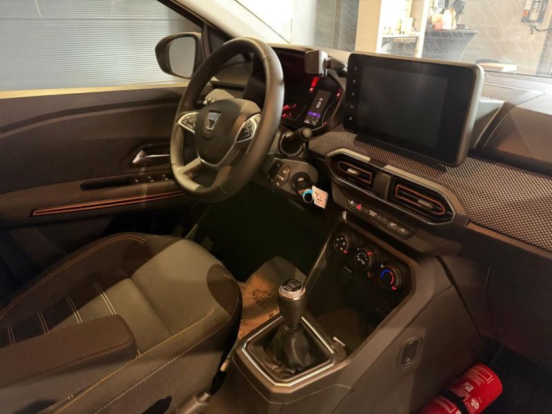DACIA  SANDERO STEPWAY CONFORT TCE 90 CAMERA / ANGLES MORTS / RADAR AV + AR  2022