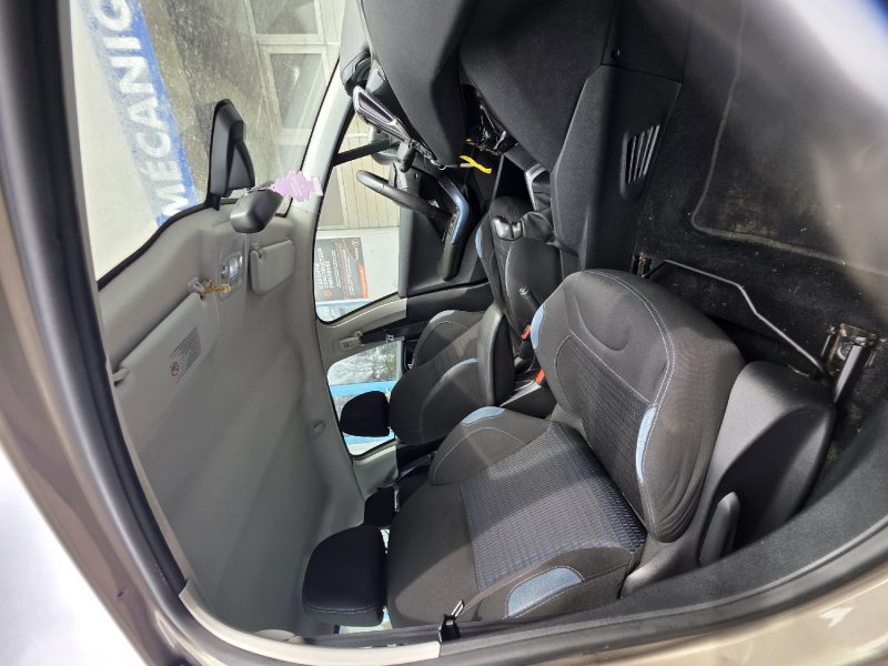 PEUGEOT 208 1.6 E-HDI 92 ACTIVE 2012