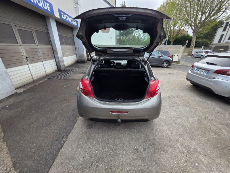 PEUGEOT 208 1.6 E-HDI 92 ACTIVE 2012